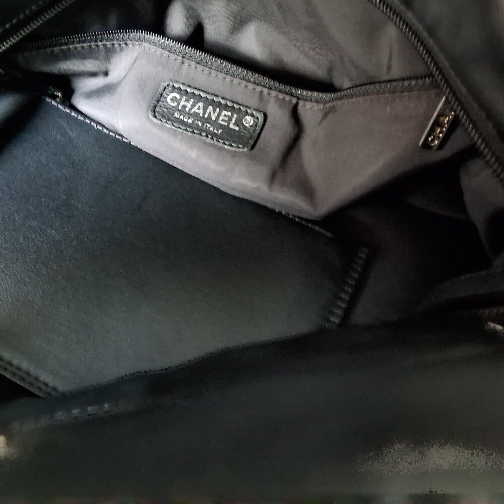 Authentic Chanel black tote bag - Picture 3 of 14